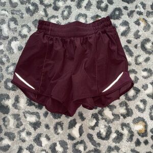 Lululemon Athletica Maroon Hotty Hots Size 2, 2.5 inch